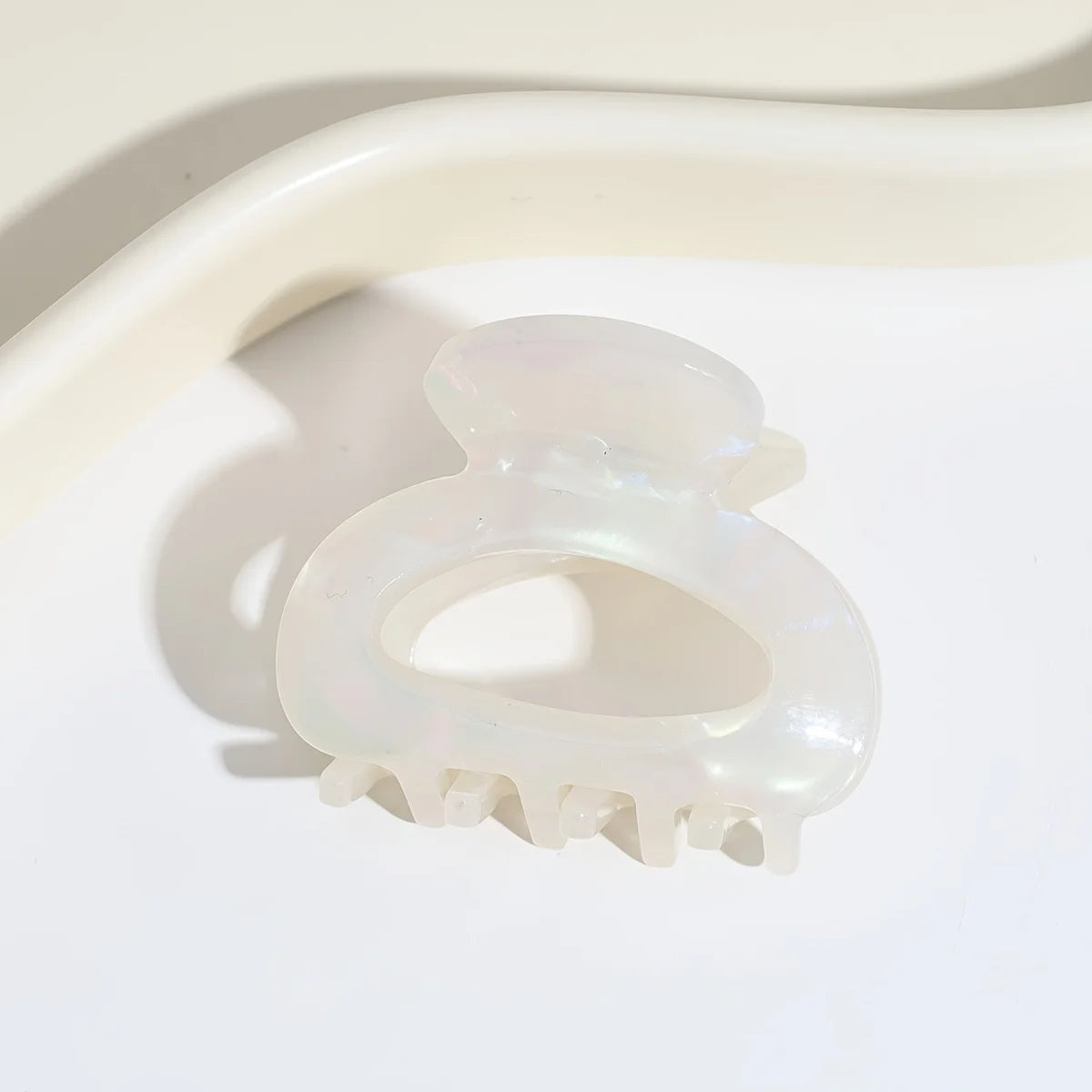 Small and sweet oval hair clip for women, secure grip hair accessories, ponytail clips, pretty hair clips, sophisticated style