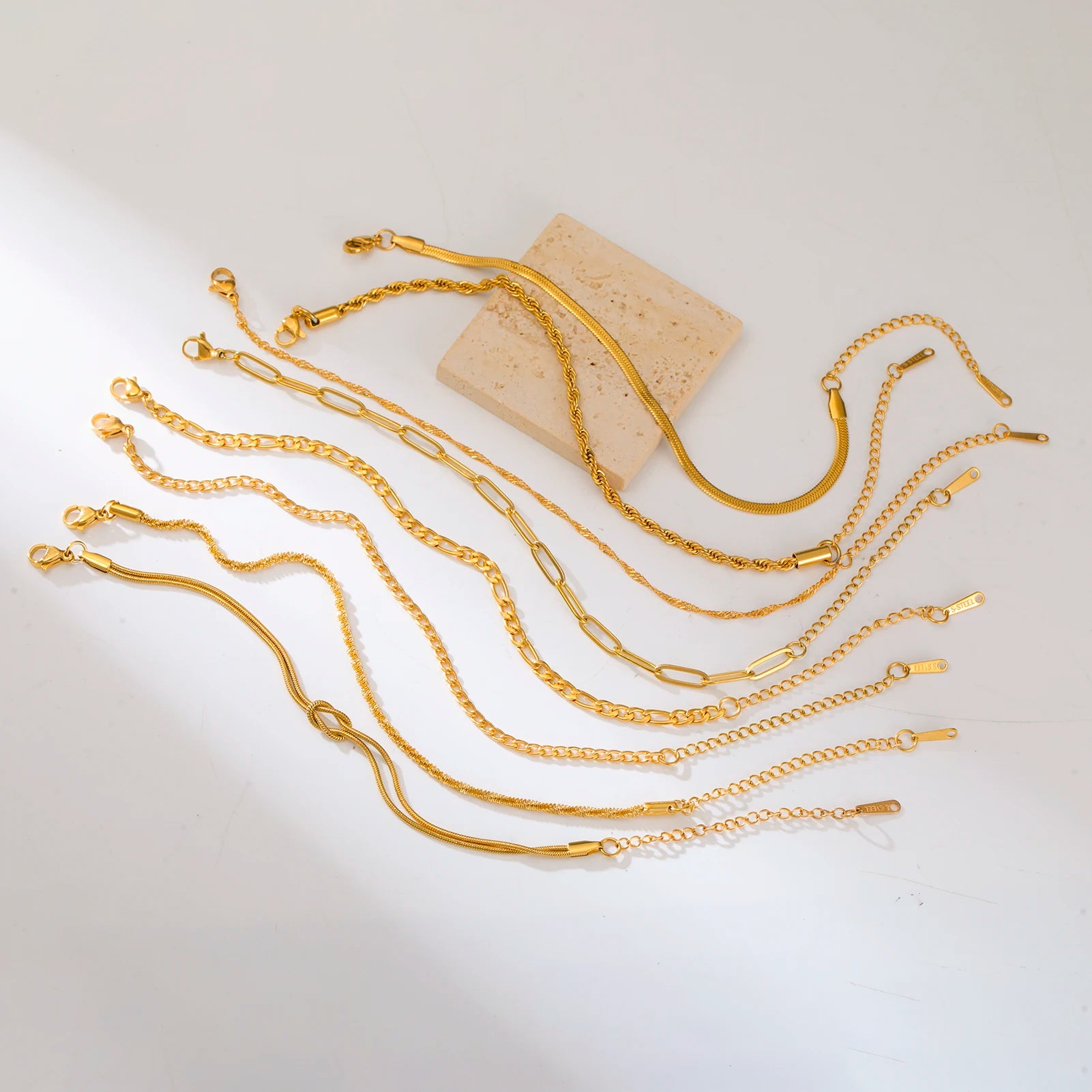 Skyrim-pulsera de acero inoxidable de Color dorado para mujer, pulseras de cadena cubana Twist Figaro, joyería minimalista de moda, regalos al por mayor - CR mark