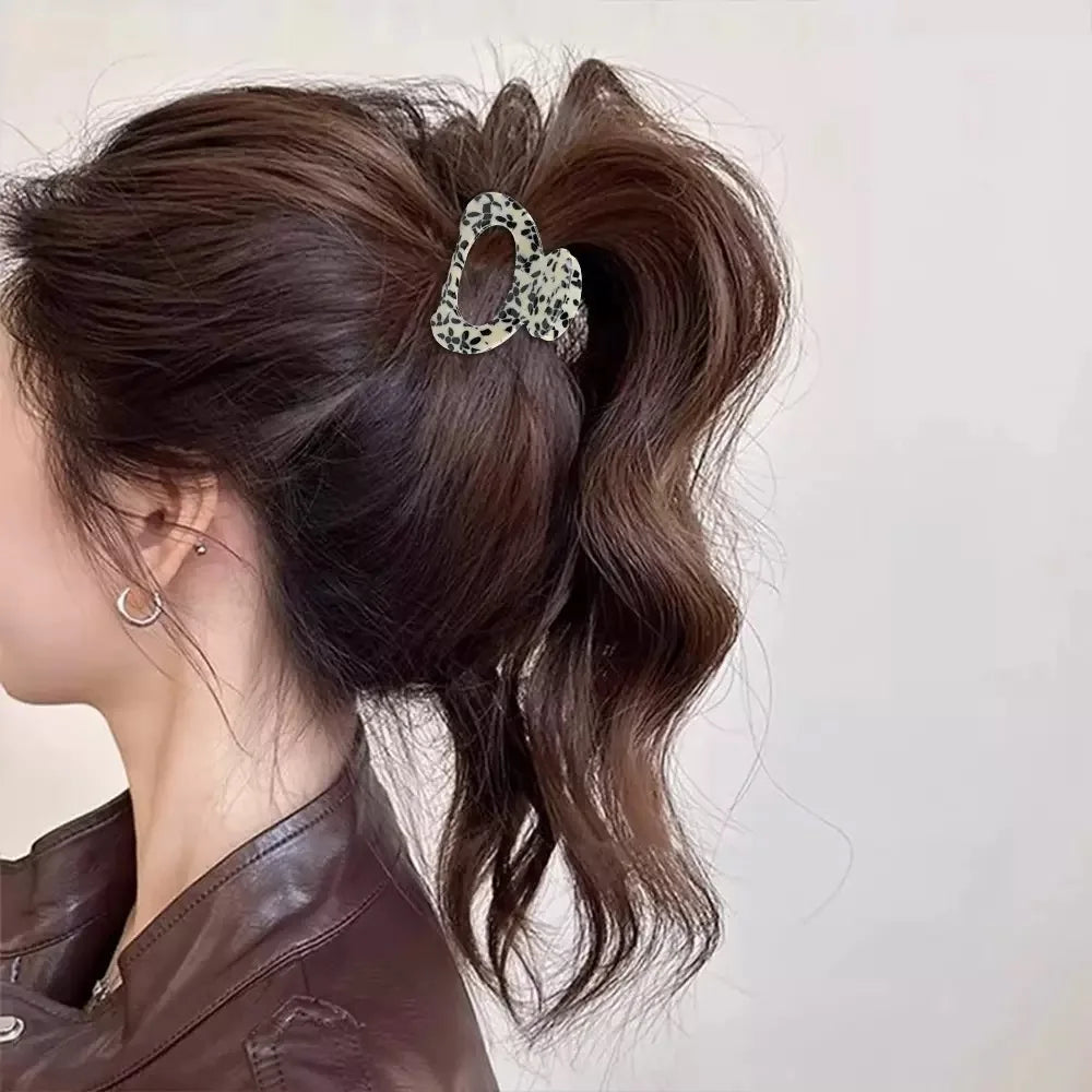 Small and sweet oval hair clip for women, secure grip hair accessories, ponytail clips, pretty hair clips, sophisticated style