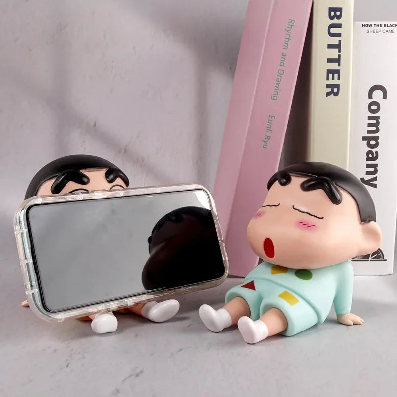 Crayon Shin-Chan figura de Anime soporte para teléfono Kawaii adornos de escritorio soporte para teléfono Mini colección GK decoración juguetes regalos