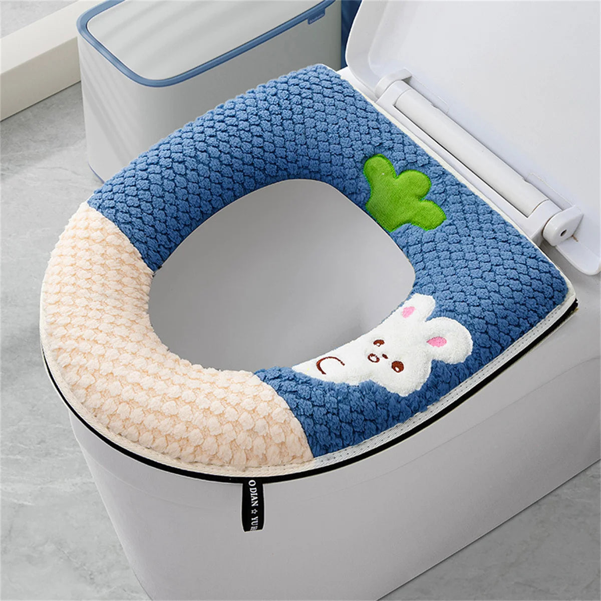 New cartoon toilet seat cover for home, plus velvet toilet seat cover, cartoon toilet mat with thick zipper to protect pregnant women